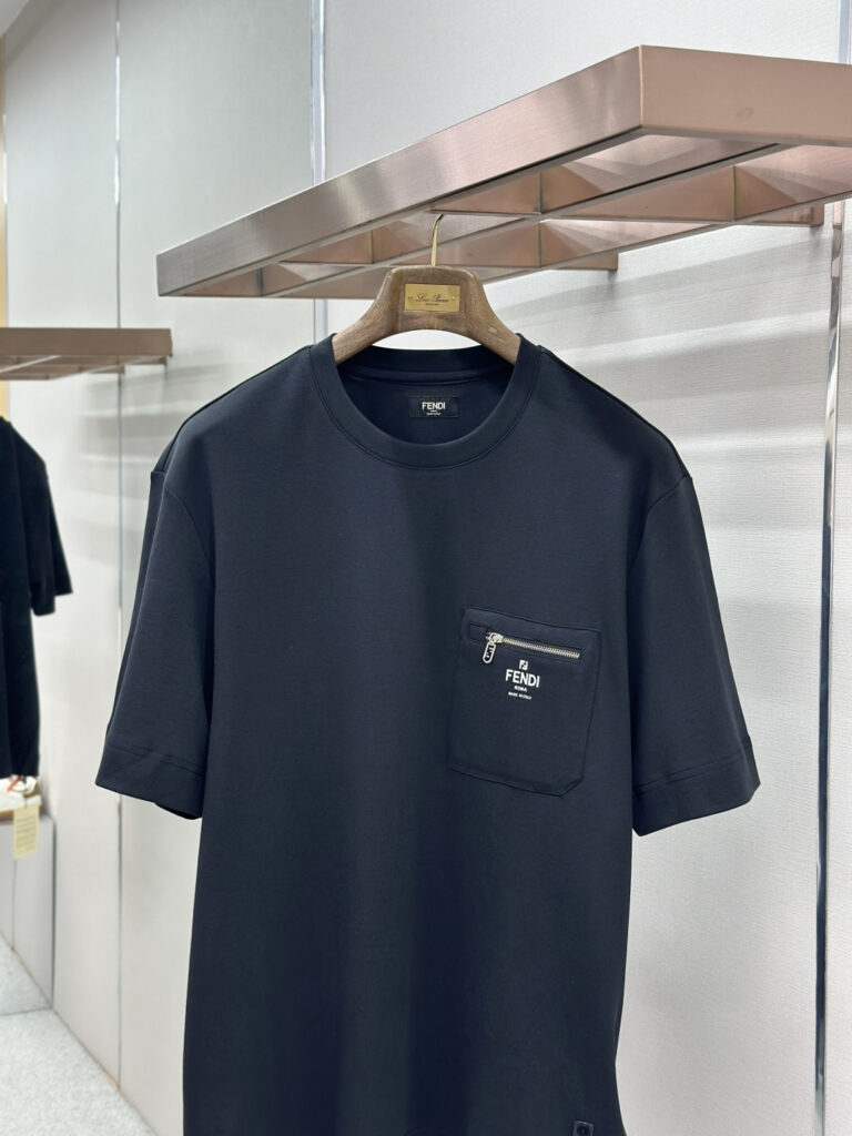 T-shirt with Zipped Pocket Black — Semelle & signature