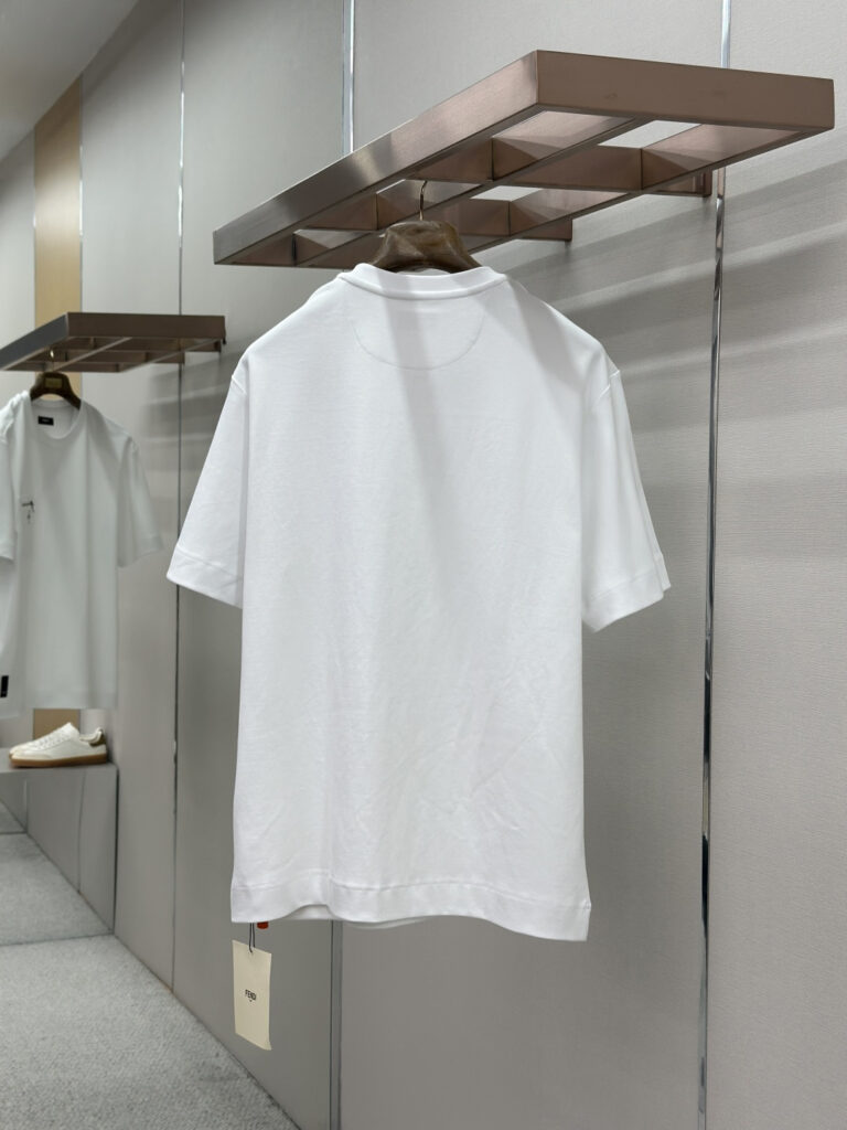 T-shirt with Zipped Pocket White — 3/4 arrière