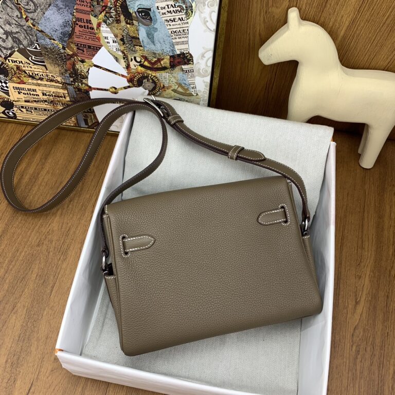 Kelly Messenger PM Etoupe — Semelle & signature