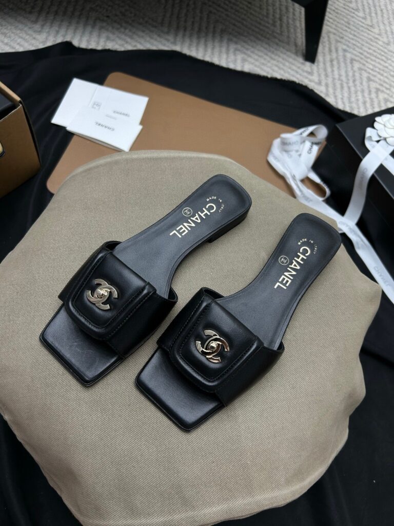 Turnlock CC Flap Mule Black — Profil