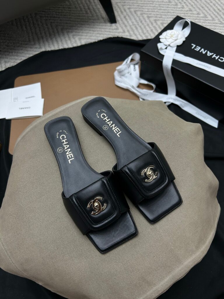 Turnlock CC Flap Mule Black — 3/4 arrière