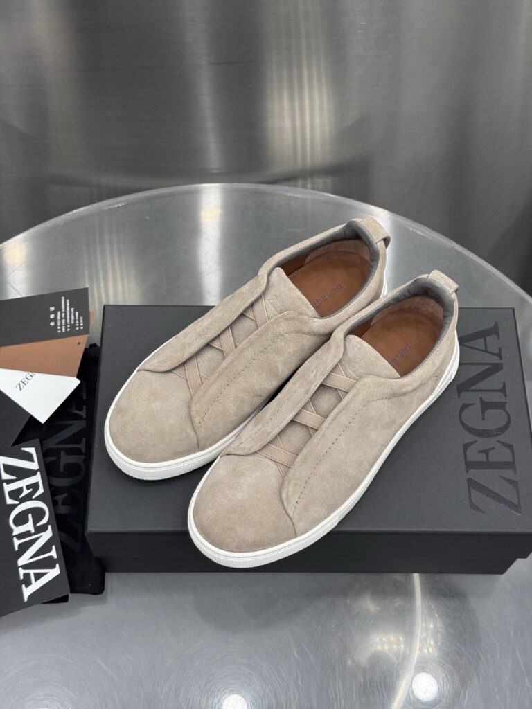 Grey Suede Triple Stitch Grey — 3/4 arrière