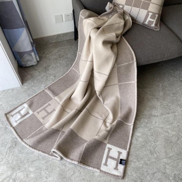 Avalon III Throw Blanket Beige — Semelle & signature