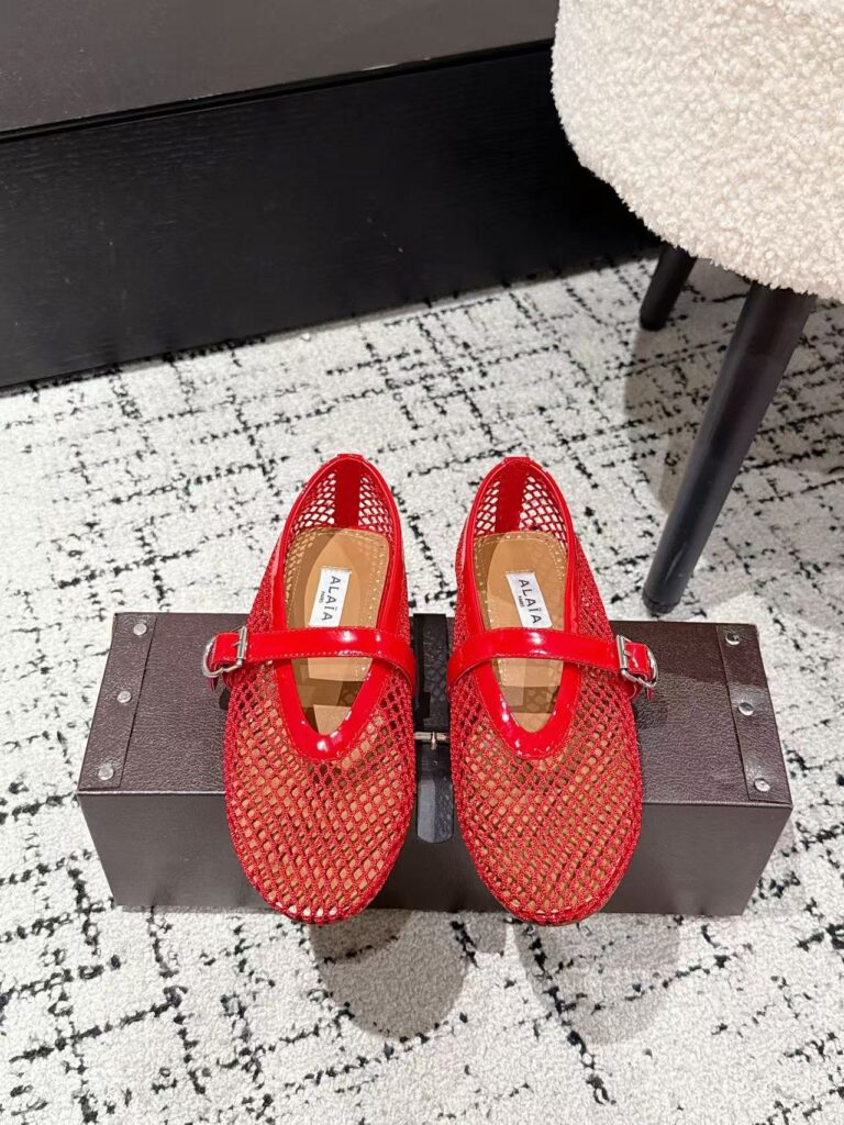 Alaïa Mesh Ballet Flat Red lacquered — 3/4 arrière
