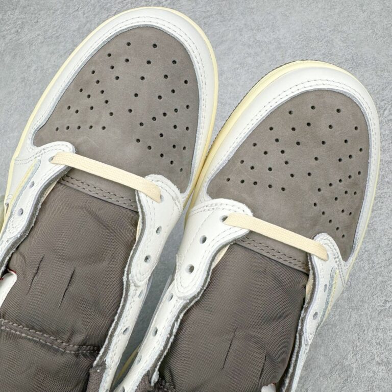 Air Jordan 1 Low x Travis Scott Sail and Ridgerock Olive / Beige / White — 3/4 arrière
