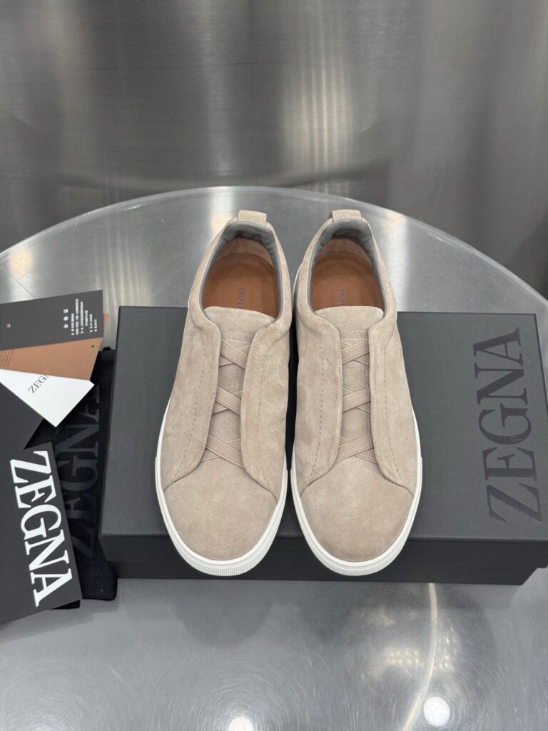 Grey Suede Triple Stitch Grey — Profil
