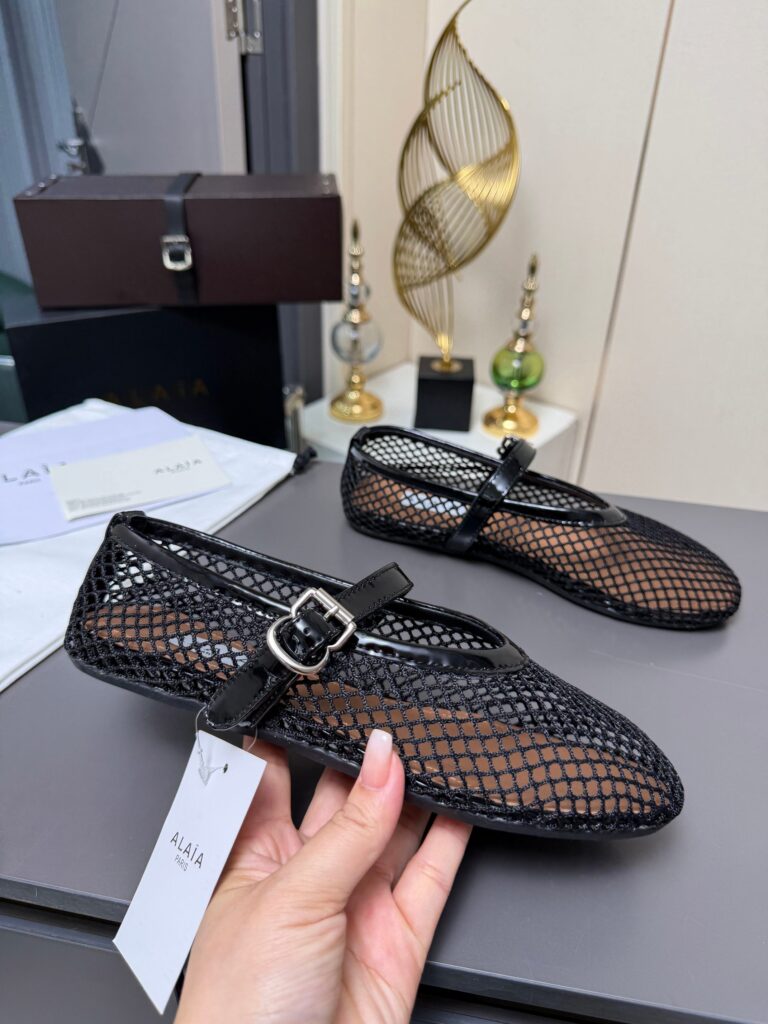 Alaïa Mesh Ballet Flat Black lacquered — Détail