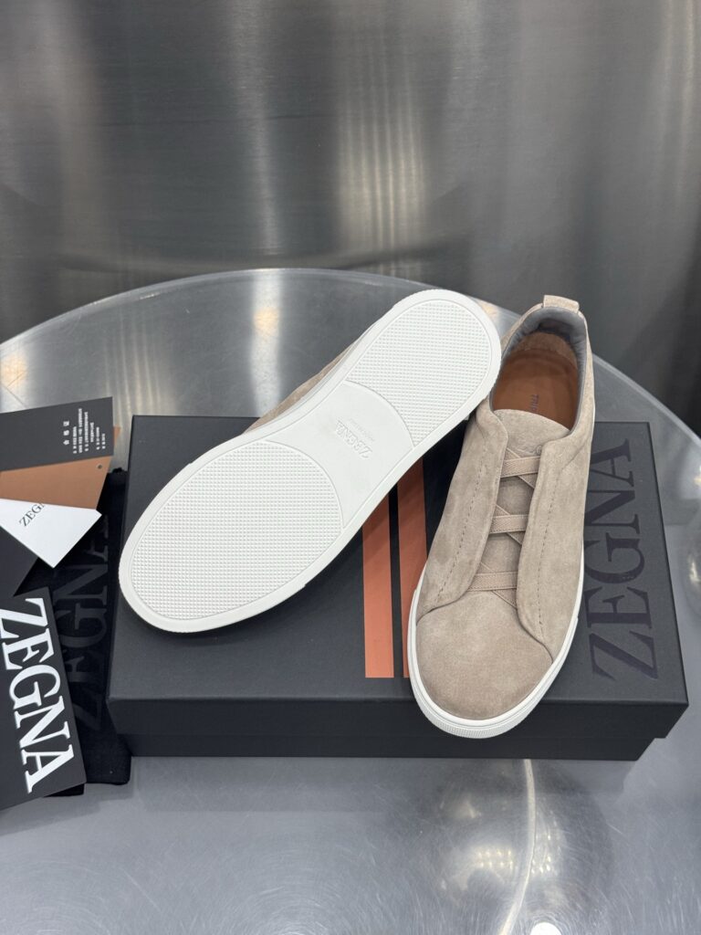 Grey Suede Triple Stitch Grey — Détail