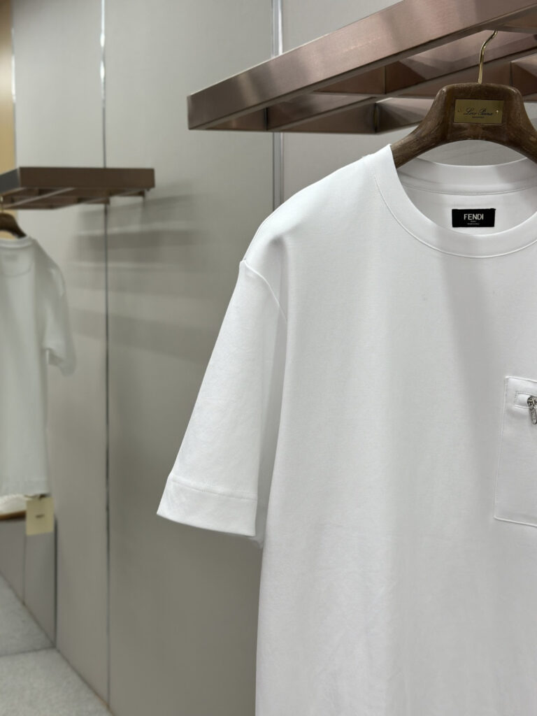 T-shirt with Zipped Pocket White — 