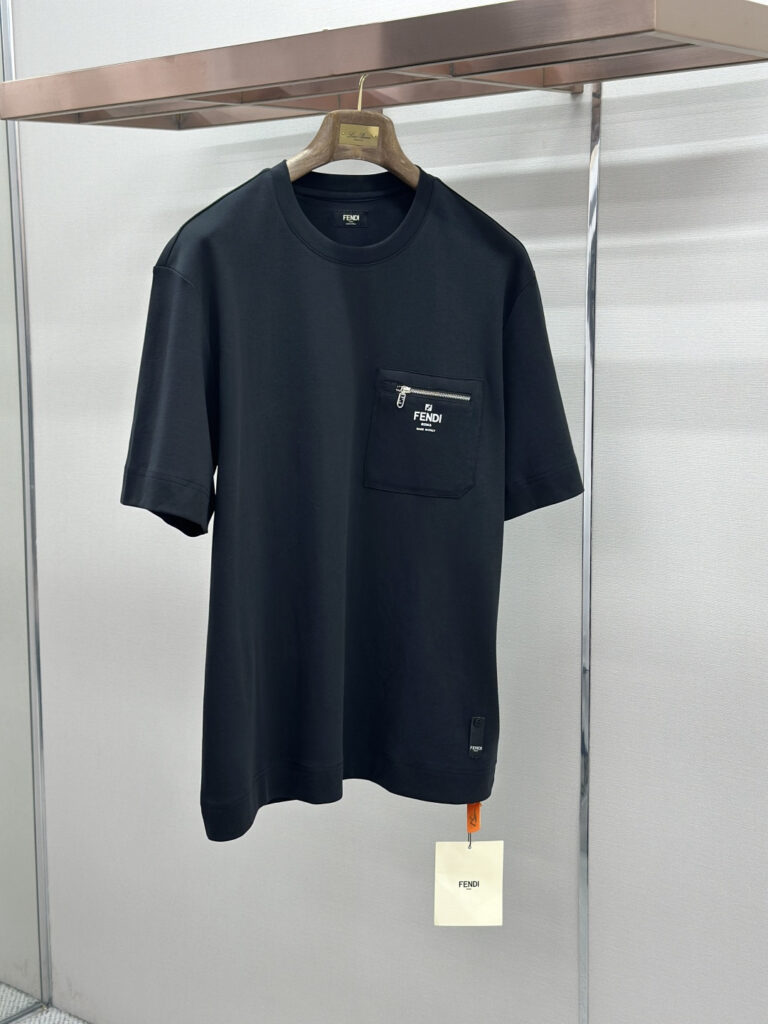 T-shirt with Zipped Pocket Black — Détail