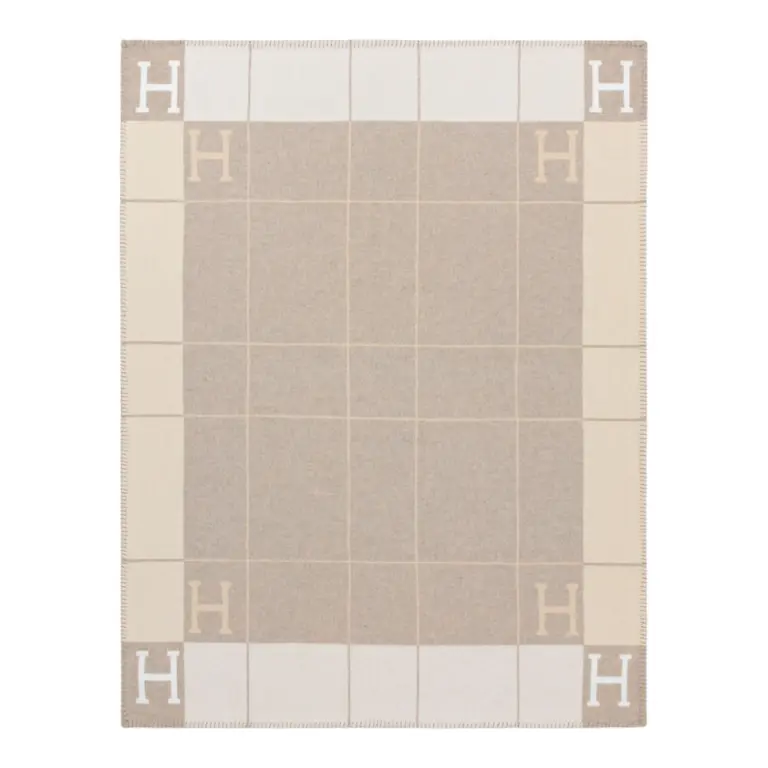 Avalon III Throw Blanket Beige — Profil